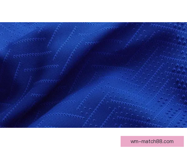 黑白金辉映尤文图斯26赛季全新主场战袍亮相